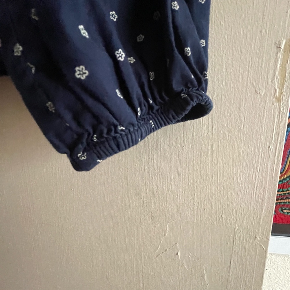 Gap brand long sleeved blouse with small white flowers - Picture 7 of 8
